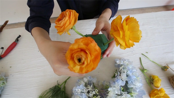 【幾分鐘.軟裝課堂】她用3分鐘搞定一個浪漫花球，就憑這些？-別墅設(shè)計,軟裝設(shè)計,室內(nèi)設(shè)計,豪宅設(shè)計,深圳例外軟裝設(shè)計公司